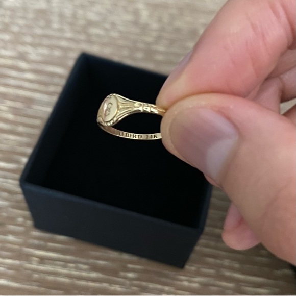 SOLD Catbird Baby Cygnet ring - Picture 6 of 6